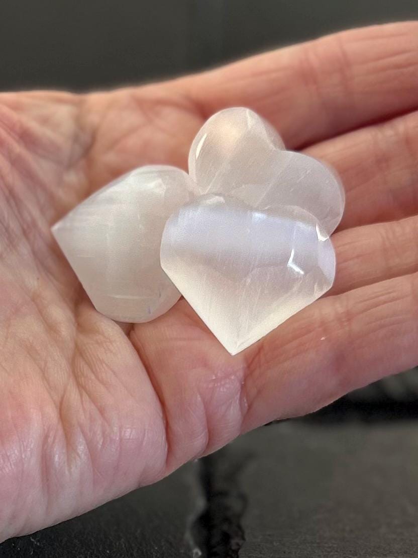 Funny Spiritual Gift Selenite Heart Crystal Energy Cleansing Crystal Heart Protection  Healing Crystal Gift for Friends Cute Healing Crystal